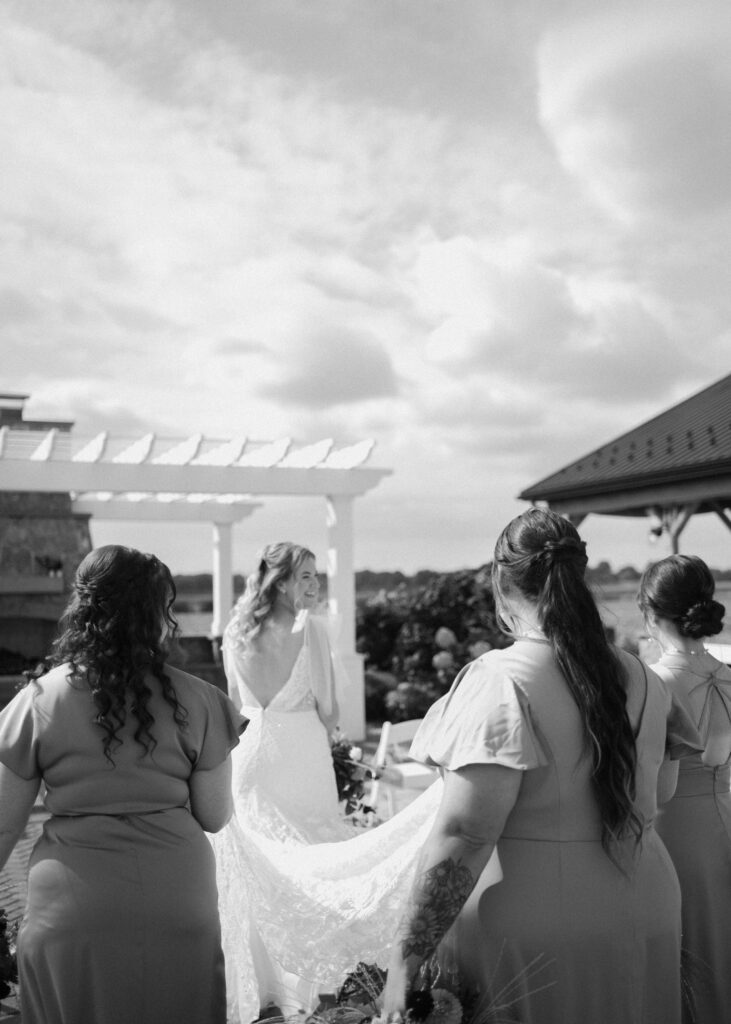 modern wedding photos in delaware with fall colors and rustic details
