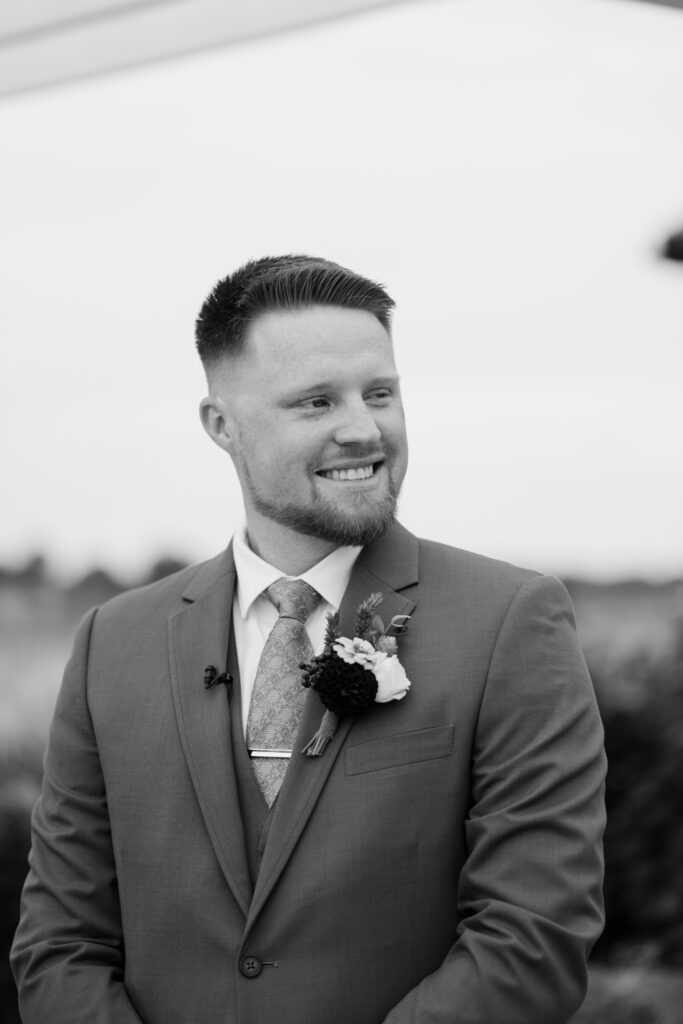 groom reaction to bride walking down the aisle