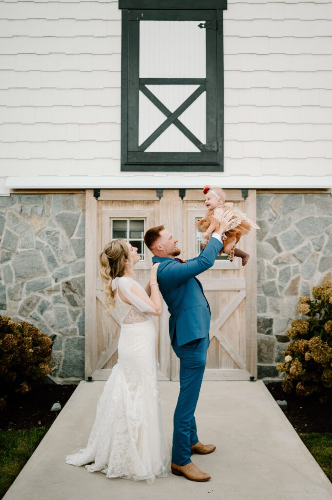 timeless and romantic bride and groom photos at delaware wedding venue
