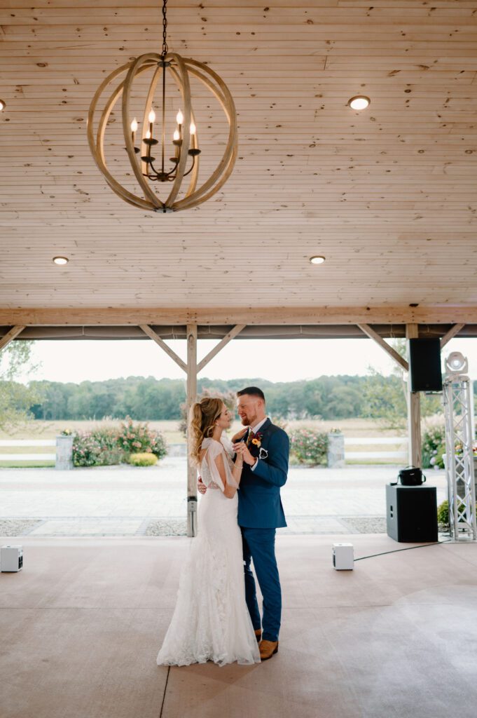 Vanderwende Acres fall wedding reception photos with rustic colors