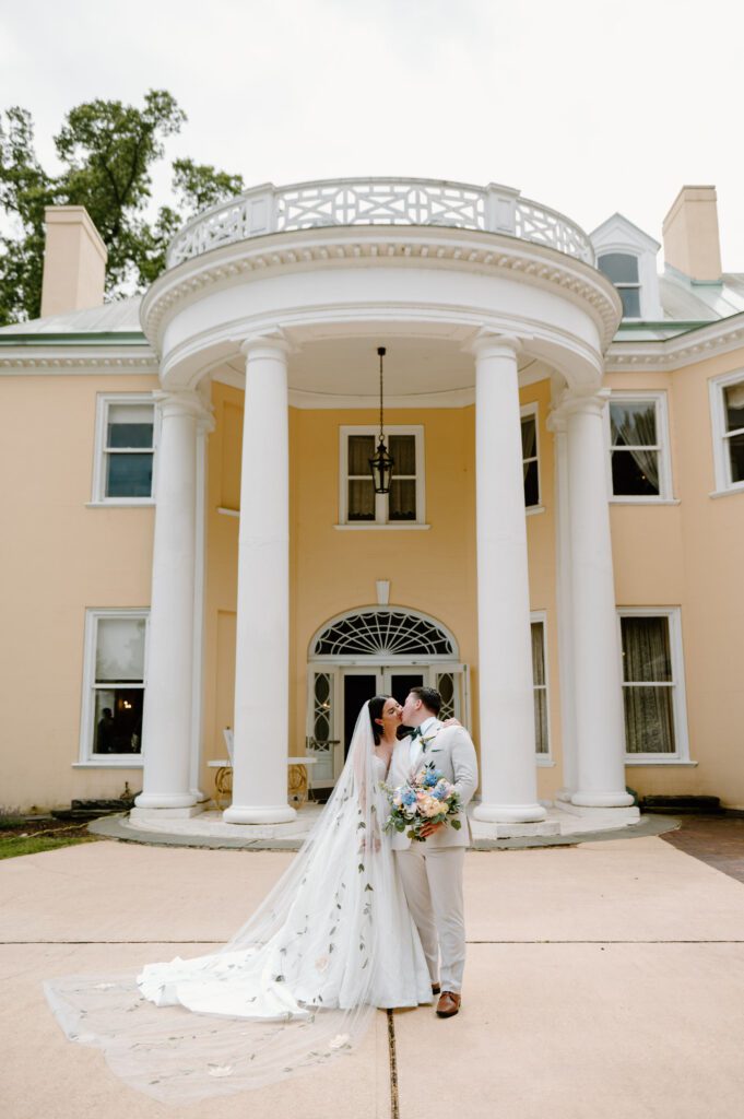 outdoor wedding photos timeless and romantic