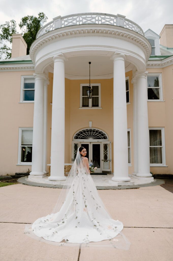 outdoor wedding photos timeless and romantic