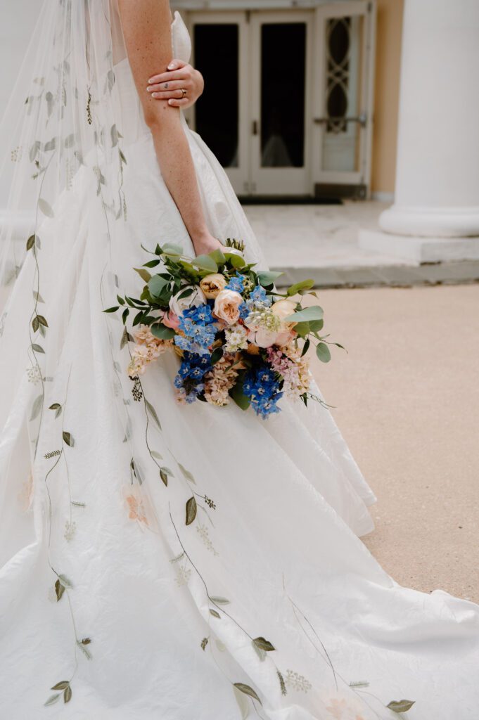 outdoor wedding photos timeless and romantic