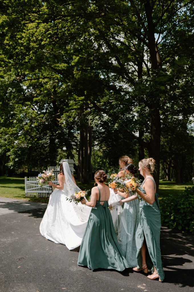 bridal party photos timeless and romantic