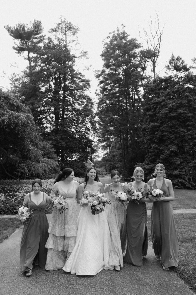 candid bridal party photos