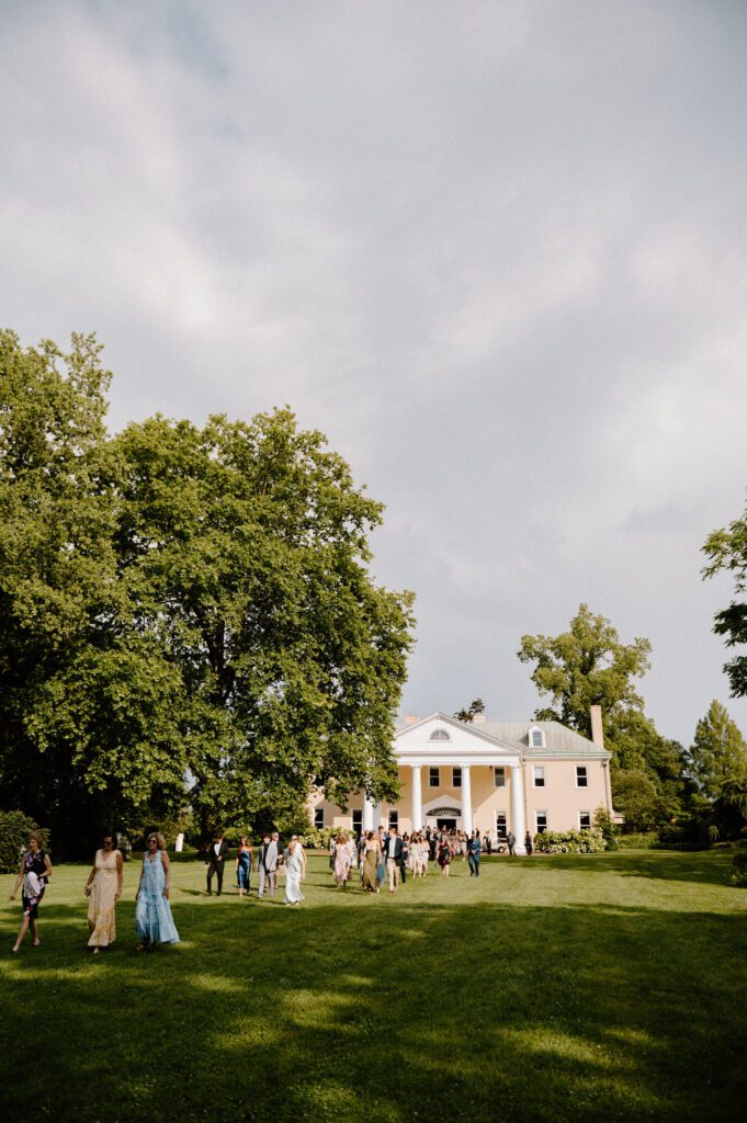 Bellevue Hall Garden Party Wedding with Timeless Elegance // The Weisers